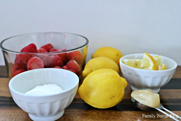 5 minute healthy strawberry frozen yogurt