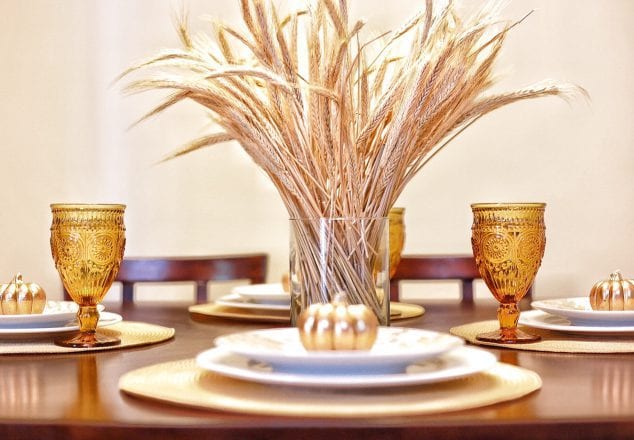 setting Thanksgiving tablescape